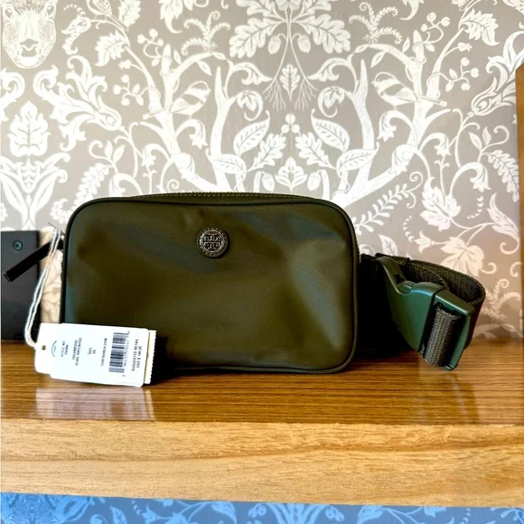 *NWT* Tory Burch Virginia Nylon Belt Bag Olive Green - Picture 3 of 17